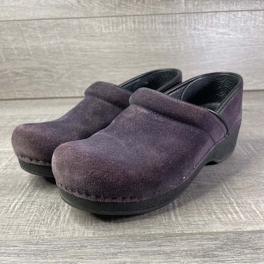 Dansko Suede Leather Purple Nursing scrubs Clog Size 39 size 8 Womens